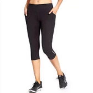 Athleta black cropped leggings